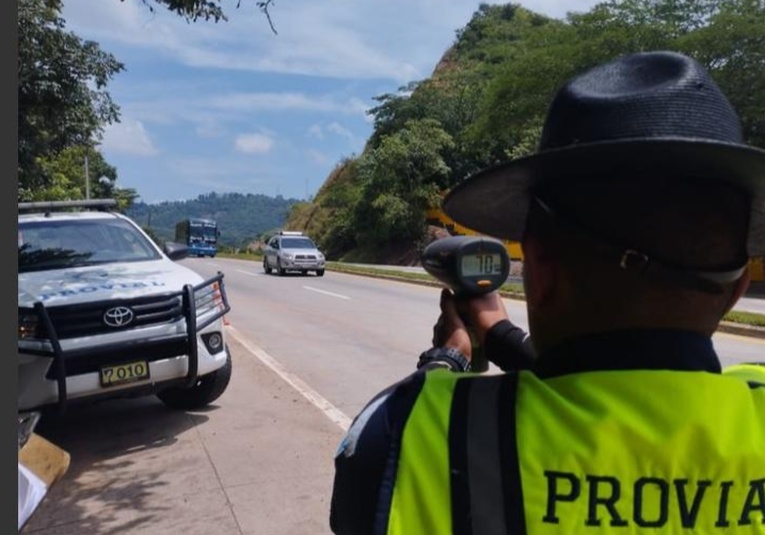 450 agentes velan por la seguridad vial en carreteras durante las festividades 450-agentes-velan-por-la-seguridad-vial-en-carreteras-durante-las-festividades-143926-144022.jpg