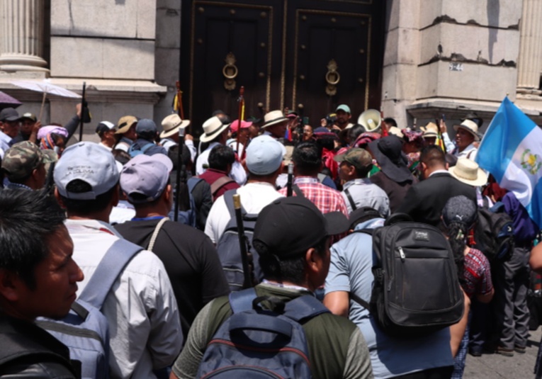 48 Cantones dan plazo hasta el viernes para que el Congreso revoque aumento salarial 48-cantones-dan-plazo-hasta-el-viernes-para-que-el-congreso-revoque-aumento-salarial-130419-130502.jpg