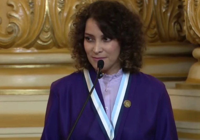 Cantautora Gaby Moreno es distinguida con la 'Orden Presidencial' como orgullo cultural de Guatemala cantautora-gaby-moreno-es-distinguida-con-la-orden-presidencial-como-orgullo-cultural-de-guatemala-180458-180537.jpg