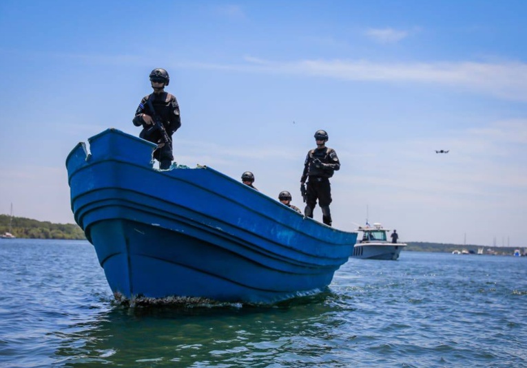 Capturan a seis guatemaltecos con cocaína valorada en $32 millones en alta mar capturan-a-seis-guatemaltecos-con-cocaina-valorada-en-32-millones-en-alta-mar-153338-153450.jpg