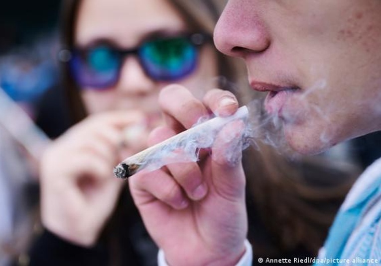 ¿Causa la marihuana depresión en los adolescentes? causa-la-marihuana-depresion-en-los-adolescentes-153457-153542.jpg