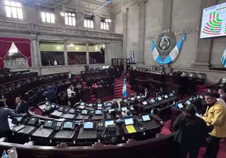 CC deja sin efecto indemnización a diputados, pero Congreso estudia aumento salarial cc-deja-sin-efecto-indemnizacion-a-diputados-pero-congreso-estudia-aumento-salarial-151100-151153.jpg