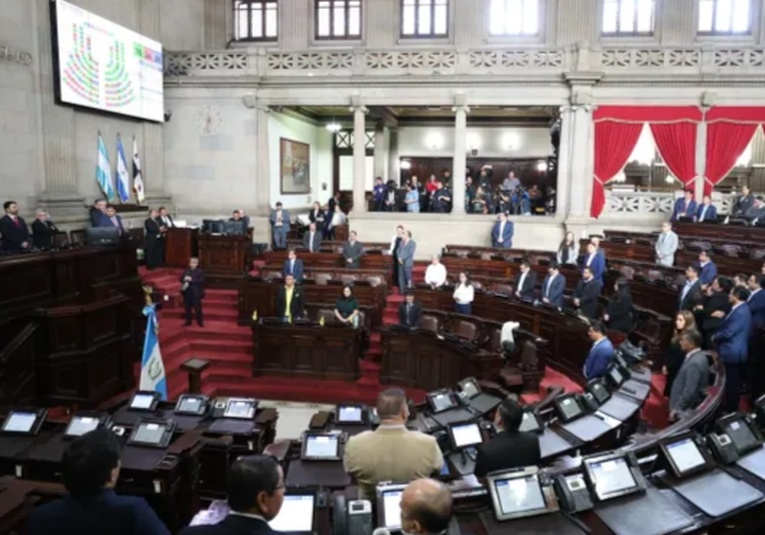 CC deja sin efecto indemnización para diputados pero avala aumento salarial temporalmente cc-deja-sin-efecto-indemnizacion-para-diputados-pero-avala-aumento-salarial-temporalmente-180017-180047.jpg
