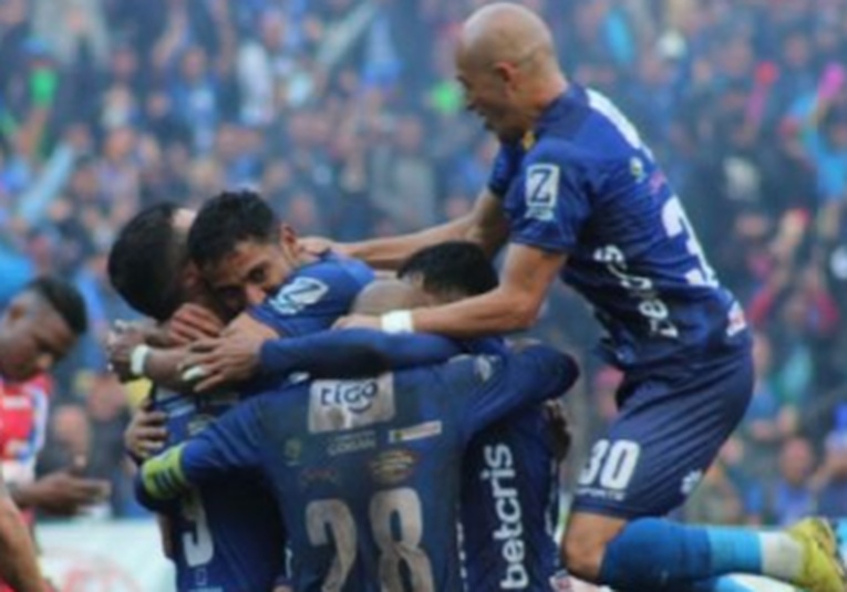 Cobán Imperial toma ventaja en la final con dos goles de Oscar Mejía ante Xelajú MC cob-n-imperial-toma-ventaja-en-la-final-con-dos-goles-de-oscar-mejia-ante-xelaju-mc-174351-174426.jpg