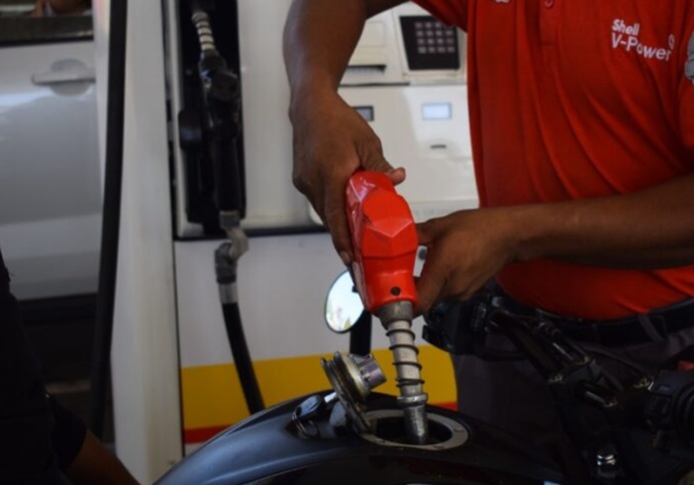 Combustibles suben entre 50 y 70 centavos por galón este viernes combustibles-suben-entre-50-y-70-centavos-por-galon-este-viernes-132650-132833.jpg