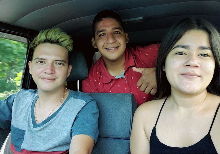 Confunden a Youtubers guatemaltecos con secuestradores  confunden-a-youtubers-guatemaltecos-con-secuestradores-091317-091325.png