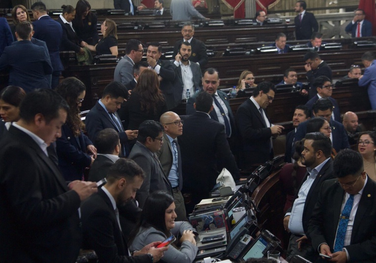 Congreso aprueba presupuesto 2025 por Q148,526 millones con énfasis en educación y salud pública congreso-aprueba-presupuesto-2025-por-q148-526-millones-con-enfasis-en-educacion-y-salud-publica-134533-134611.jpg
