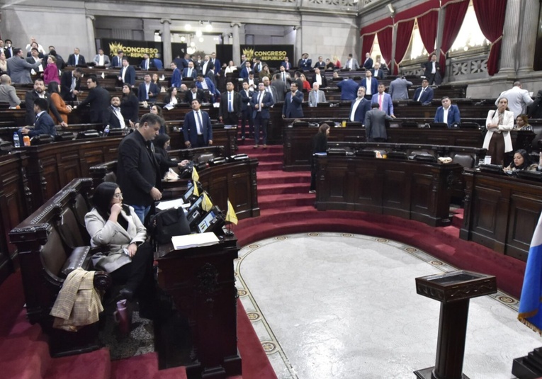 Congreso aprueba reforma que prohíbe suspensiones provisionales a partidos políticos congreso-aprueba-reforma-que-prohibe-suspensiones-provisionales-a-partidos-politicos-140140-140207.jpg