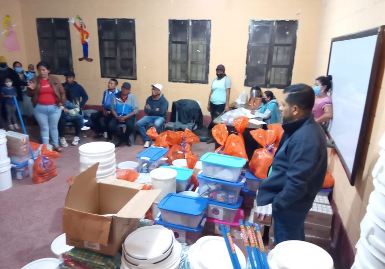 CONRED tiene albergada a 425 personas que se vieron afectadas por las fuertes lluvias conred-tiene-albergada-a-425-personas-que-se-vieron-afectadas-por-las-fuertes-lluvias-160241-160249.jpg