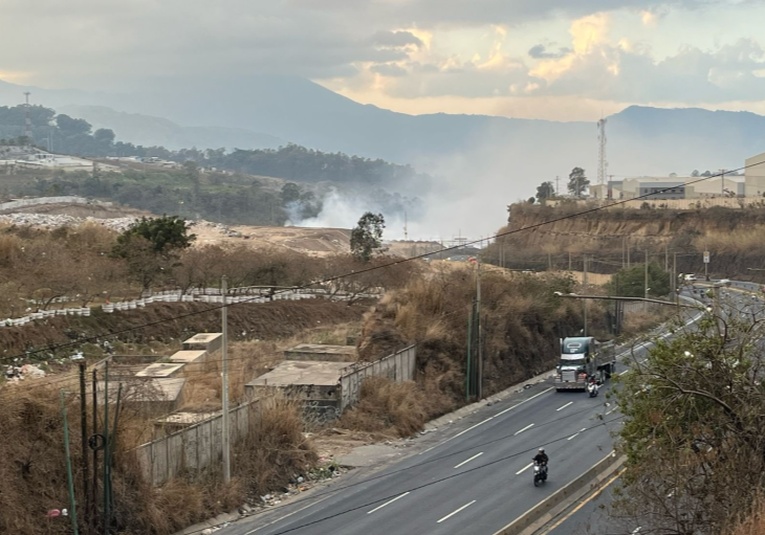Controlan el 45% del incendio en el vertedero de Villa Nueva controlan-el-45-del-incendio-en-el-vertedero-de-villa-nueva-130307-130348.jpg