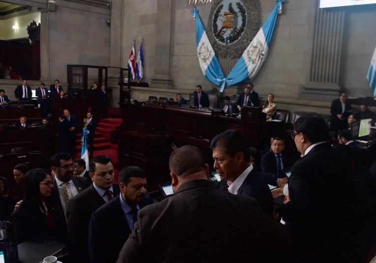 Corte de Constitucionalidad exige al Congreso justificar aumento salarial a legisladores corte-de-constitucionalidad-exige-al-congreso-justificar-aumento-salarial-a-legisladores-153642-153718.jpg