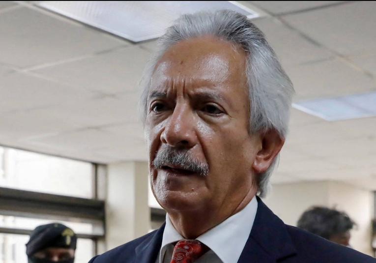 Defensa de José Rubén Zamora logra amparo provisional tras casi dos meses de espera defensa-de-jose-ruben-zamora-logra-amparo-provisional-tras-casi-dos-meses-de-espera-183050-183110.jpg