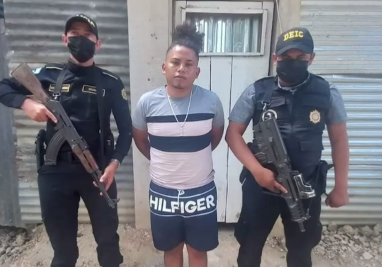 Dos hombres fueron sentenciados a 66 años de cárcel por asesinato de estudiante en Petén dos-hombres-fueron-sentenciados-a-66-anos-de-c-rcel-por-asesinato-de-estudiante-en-peten-184959-185003.png