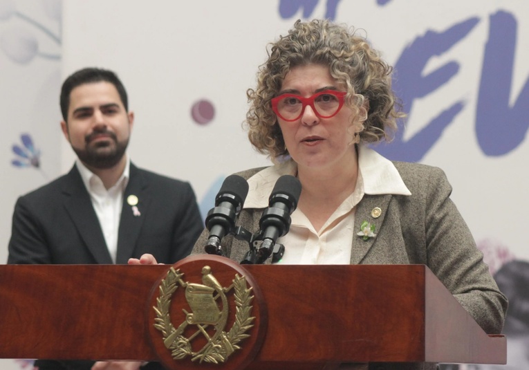 Economía denuncia irregularidades en programa de becas en inglés de Q35 millones economia-denuncia-irregularidades-en-programa-de-becas-en-ingles-de-q35-millones-151717-151754.jpg