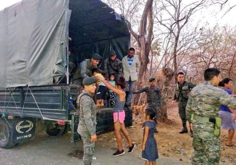 Ejército evacua a familias que fueron amenazadas por mara salvadoreña ejercito-evacua-a-familias-que-fueron-amenazadas-por-mara-salvadorena-133056-133233.jpg