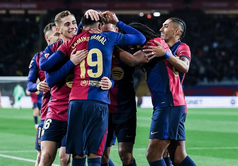  El Barcelona pedirá al ayuntamiento una prórroga para jugar en Montjuïc hasta el 20 de mayo el-barcelona-pedir-al-ayuntamiento-una-prorroga-para-jugar-en-montjuic-hasta-el-20-de-mayo-172315-172330.jpg