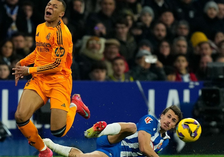  El Madrid protesta ante la RFEF por el arbitraje frente al Espanyol y se plantea acudir a la justicia ordinaria el-madrid-protesta-ante-la-rfef-por-el-arbitraje-frente-al-espanyol-y-se-plantea-acudir-a-la-justicia-ordinaria-131711-131719.jpg