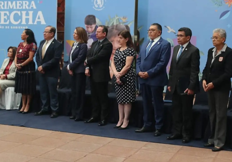 El presidente Arévalo confirma continuidad de su gabinete y presenta al nuevo titular del CIV el-presidente-arevalo-confirma-continuidad-de-su-gabinete-y-presenta-al-nuevo-titular-del-civ-151019-151027.jpg