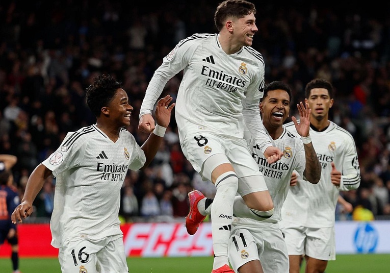 El Real Madrid doblega al Celta con polémica y tres goles liberadores en la prórroga el-real-madrid-doblega-al-celta-con-polemica-y-tres-goles-liberadores-en-la-prorroga-183718-183728.jpg