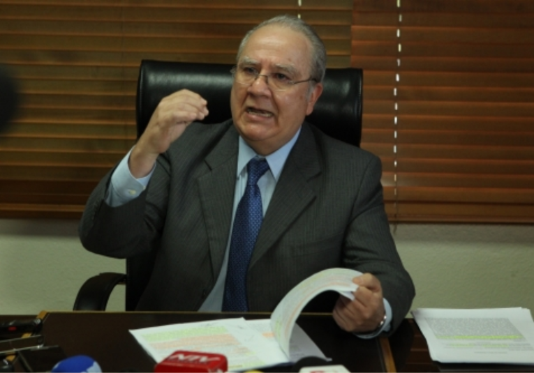 Eligen como magistrado titular de la CC a Roberto Molina Barreto eligen-como-magistrado-titular-de-la-cc-a-roberto-molina-barreto-180316-180321.png