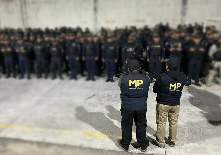 Fuerzas de seguridad realizan requisa en Pavón y allanamientos contra estructuras de extorsión fuerzas-de-seguridad-realizan-requisa-en-pavon-y-allanamientos-contra-estructuras-de-extorsion-163412-163552.png