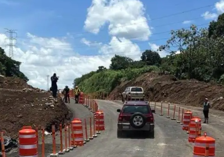 Funcionarios del CIV confirman retrasos en trabajos en la autopista Palín-Escuintla tras visita al lugar funcionarios-del-civ-confirman-retrasos-en-trabajos-en-la-autopista-palin-escuintla-tras-visita-al-lugar-151234-151256.jpg