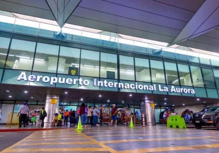 Gobernación confirma presencia de agentes de EE. UU. en aeropuerto La Aurora gobernacion-confirma-presencia-de-agentes-de-ee-uu-en-aeropuerto-la-aurora-122014-122145.jpg