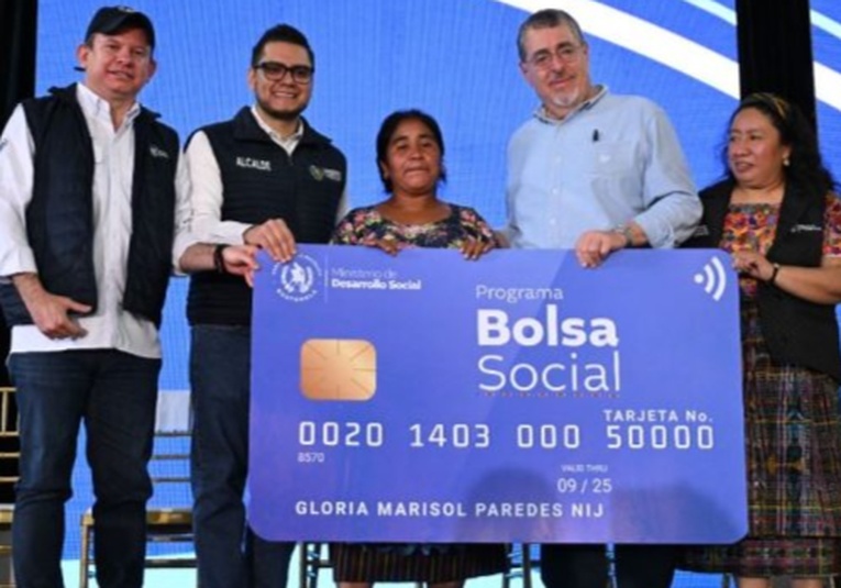 Gobierno celebra la entrega de la tarjeta número 50 mil de la Bolsa Social en San Raymundo gobierno-celebra-la-entrega-de-la-tarjeta-numero-50-mil-de-la-bolsa-social-en-san-raymundo-150252-150331.jpg
