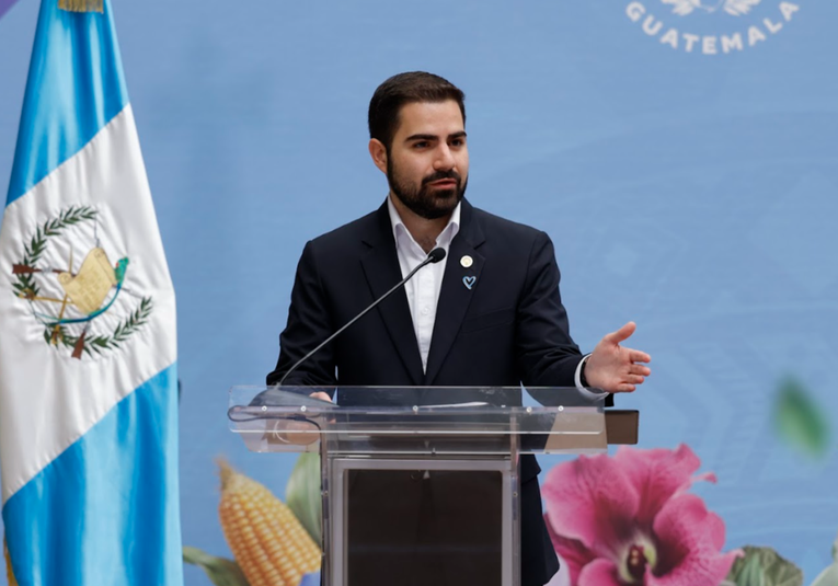  Gobierno monitorea marchas de maestros y respalda sanciones económicas