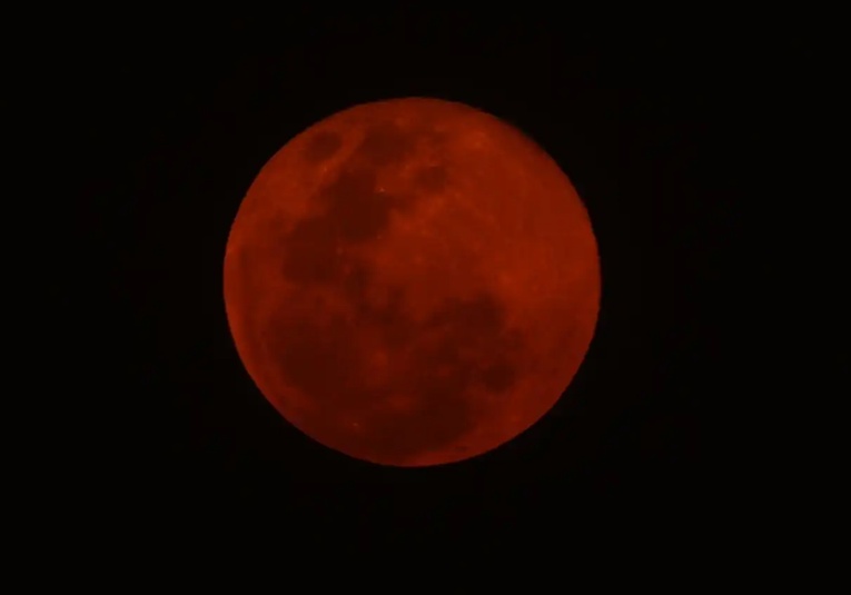 Guatemaltecos admiraron la impresionante Luna Sangrienta en el cielo guatemaltecos-admiraron-la-impresionante-luna-sangrienta-en-el-cielo-132633-132718.jpg