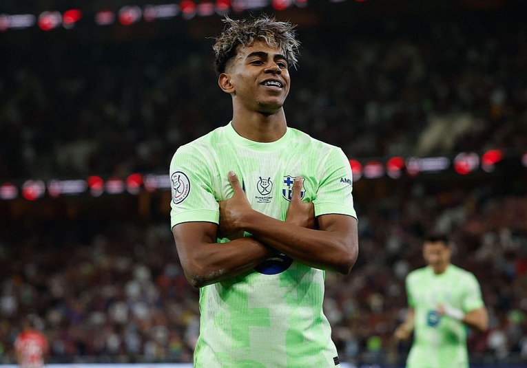 La magia inagotable de Lamine Yamal lleva al FC Barcelona a la final de la Supercopa la-magia-inagotable-de-lamine-yamal-lleva-al-fc-barcelona-a-la-final-de-la-supercopa-170801-170816.jpg