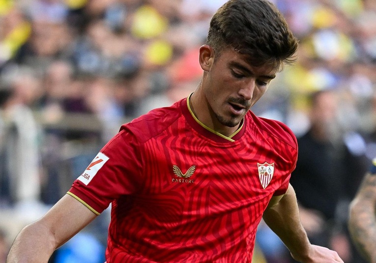 La Policía detiene a Kike Salas, jugador del Sevilla, por presuntas apuestas ilegales la-policia-detiene-a-kike-salas-jugador-del-sevilla-por-presuntas-apuestas-ilegales-172018-172026.jpg