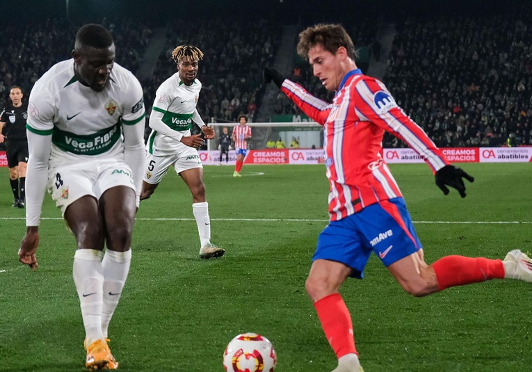 La 'segunda unidad' del Atlético de Madrid vence a un valiente Elche y se mete en cuartos de la Copa del Rey la-segunda-unidad-del-atletico-de-madrid-vence-a-un-valiente-elche-y-se-mete-en-cuartos-de-la-copa-del-rey-172033-172118.jpg