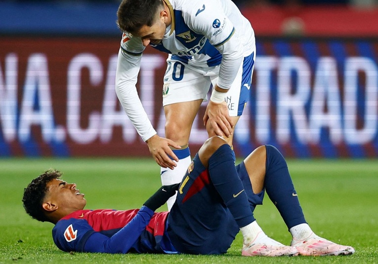 Lamine Yamal se pierde el Barça-Atleti con una lesión de ligamentos en el tobillo lamine-yamal-se-pierde-el-barca-atleti-con-una-lesion-de-ligamentos-en-el-tobillo-175107-175129.jpg