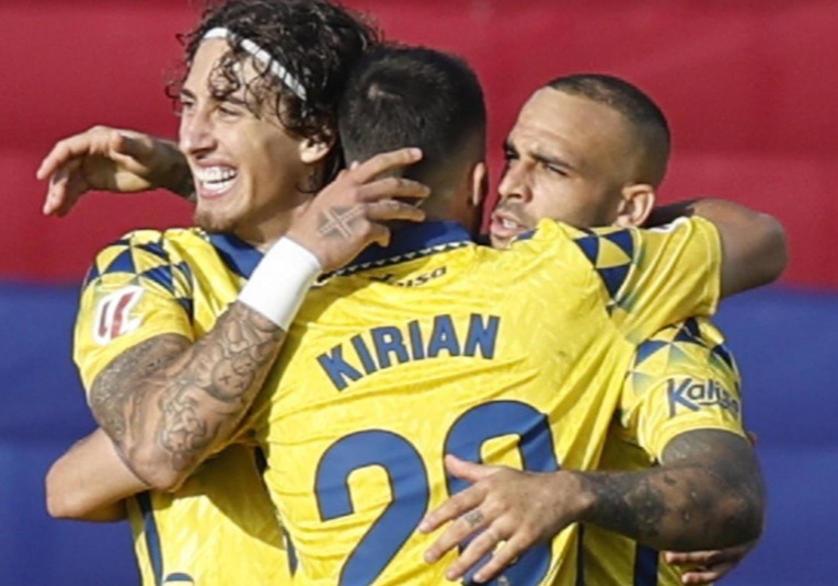 Las Palmas chafa el 125 cumpleaños del Barça y agudiza la crisis liguera de los culés las-palmas-chafa-el-125-cumpleanos-del-barca-y-agudiza-la-crisis-liguera-de-los-cules-093717-093749.jpg