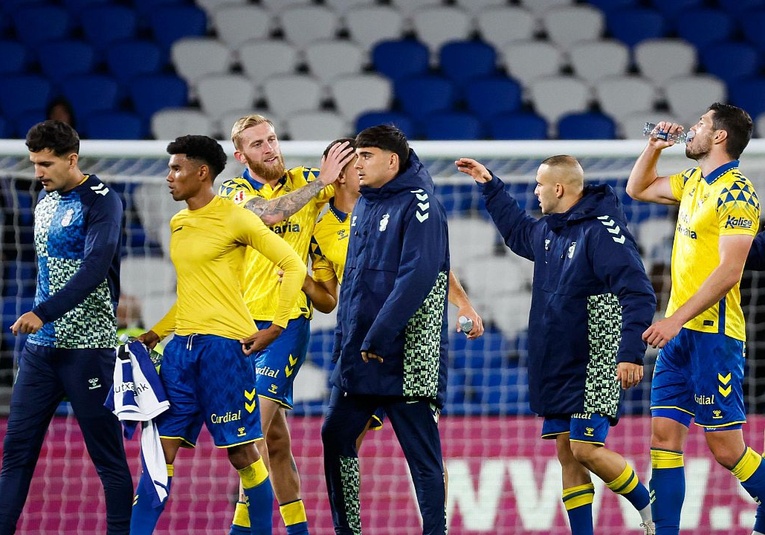 Las Palmas, primer equipo en emitir un comunicado contra la cautelar a Dani Olmo y Pau Víctor las-palmas-primer-equipo-en-emitir-un-comunicado-contra-la-cautelar-a-dani-olmo-y-pau-victor-121831-121851.jpg