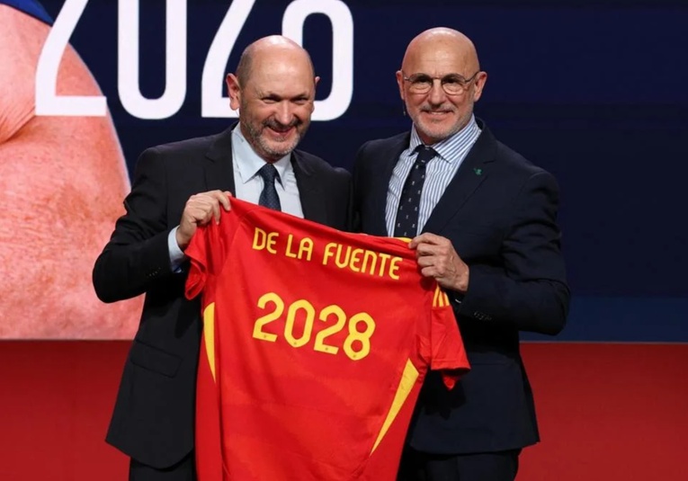 Luis de la Fuente renueva como seleccionador español de fútbol hasta 2028 luis-de-la-fuente-renueva-como-seleccionador-espanol-de-futbol-hasta-2028-121849-121950.jpg