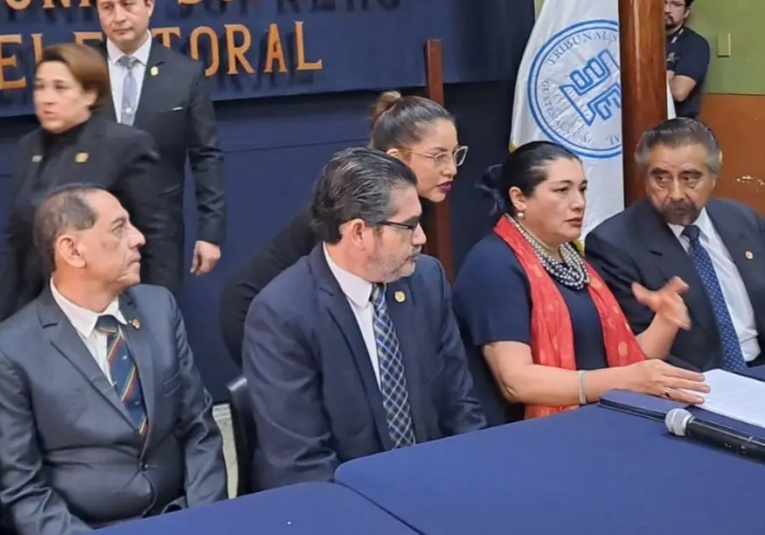 Magistrados suplentes desconocen a Blanca Alfaro como presidenta del TSE y presentan amparo magistrados-suplentes-desconocen-a-blanca-alfaro-como-presidenta-del-tse-y-presentan-amparo-140134-140222.jpg