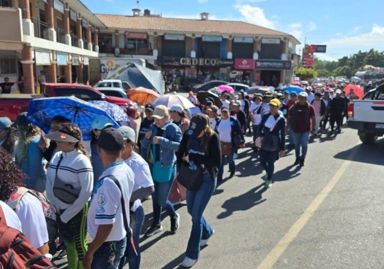 Marchas del interior llegan a la Plaza de la Constitución con críticas a Arévalo y Giracca