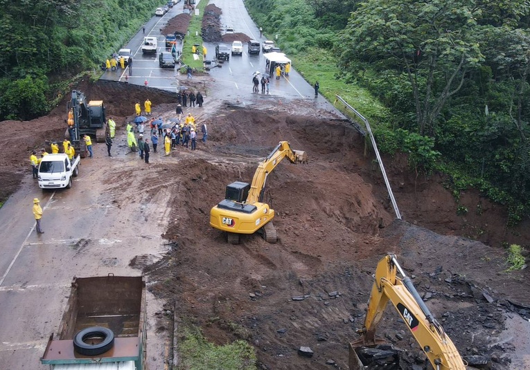 Ministro de Comunicaciones informa que reparación de autopista Palín-Escuintla avanza en un 50% ministro-de-comunicaciones-informa-que-reparacion-de-autopista-palin-escuintla-avanza-en-un-50-152440-152507.jpg