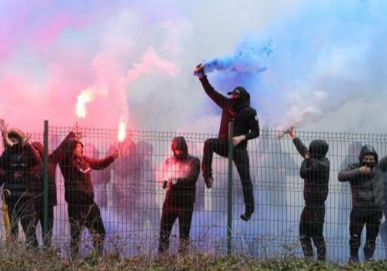 Nueve hinchas de la Real Sociedad, heridos en una pelea con los ultras de la Lazio por el centro de Roma 00:01:35 23/01/2025 nueve-hinchas-de-la-real-sociedad-heridos-en-una-pelea-con-los-ultras-de-la-lazio-por-el-centro-de-roma-00-01-35-23-01-2025-172311-172333.jpg