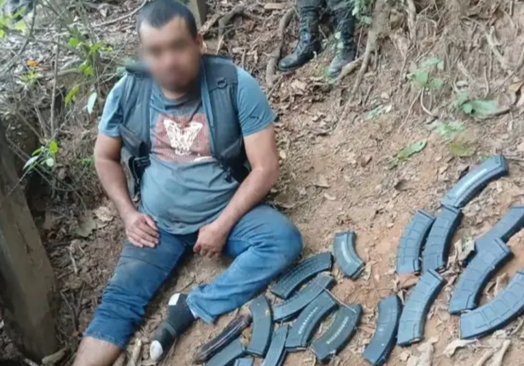 Operativo policial frustra escape de presunto sicario acusado de asesinato en Huehuetenango operativo-policial-frustra-escape-de-presunto-sicario-acusado-de-asesinato-en-huehuetenango-154123-154153.jpg