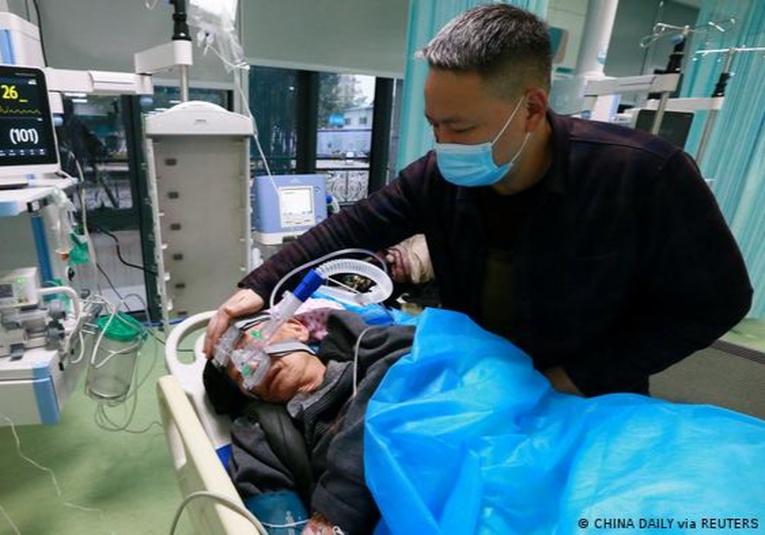 Pandemia de covid-19 costó más de 300 millones de años de vida, según la OMS pandemia-de-covid-19-costo-m-s-de-300-millones-de-anos-de-vida-segun-la-oms-115532-115626.jpg