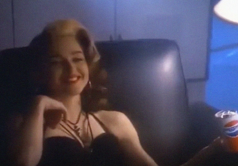 Pepsi relanza el anuncio que grabó con Madonna hace 34 años y que prohibió por miedo a la censura pepsi-relanza-el-anuncio-que-grabo-con-madonna-hace-34-anos-y-que-prohibio-por-miedo-a-la-censura-095859-095937.jpg
