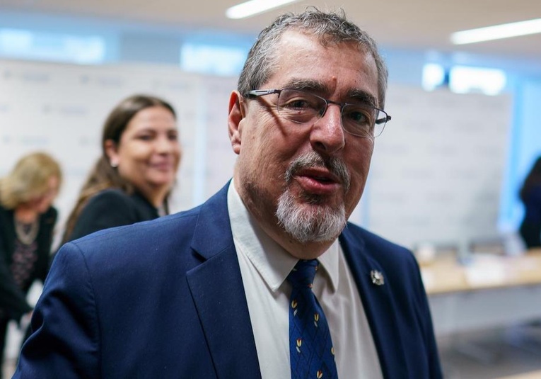 Presidente Arévalo anuncia aumento al salario mínimo del 10% para 2025 en sectores agrícola y no agrícola. presidente-arevalo-anuncia-aumento-al-salario-minimo-del-10-para-2025-en-sectores-agricola-y-no-agricola-124010-124143.jpg