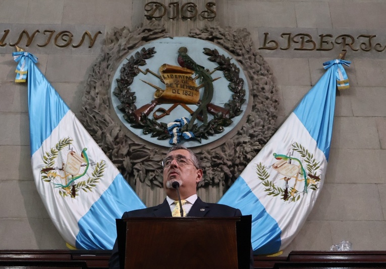 Presidente Arévalo llama a respetar la Constitución en su 40 aniversario presidente-arevalo-llama-a-respetar-la-constitucion-en-su-40-aniversario-131321-131429.jpg