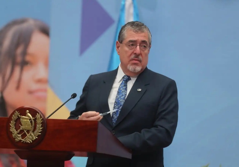 Presidente Arévalo respalda a la Bicolor antes de la semifinal contra EE. UU. presidente-arevalo-respalda-a-la-bicolor-antes-de-la-semifinal-contra-ee-uu-115430-115636.jpg