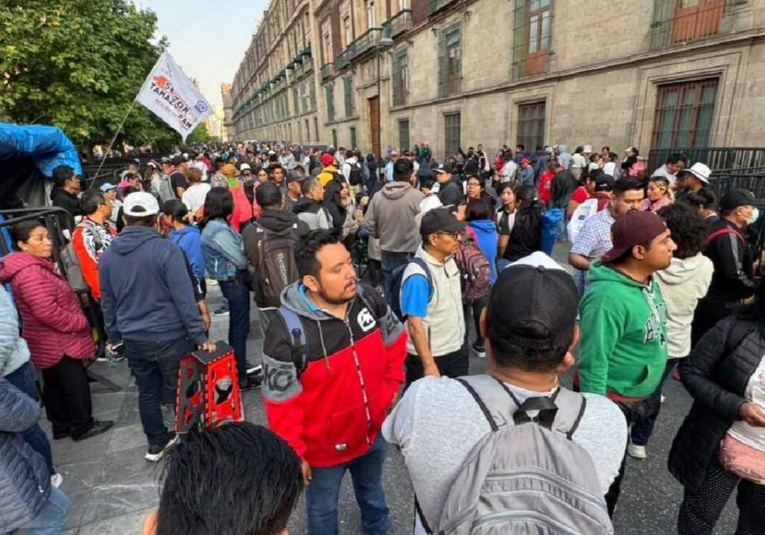 Protesta magisterial bloquea accesos al Palacio Nacional y genera complicaciones protesta-magisterial-bloquea-accesos-al-palacio-nacional-y-genera-complicaciones-133634-134025.jpg