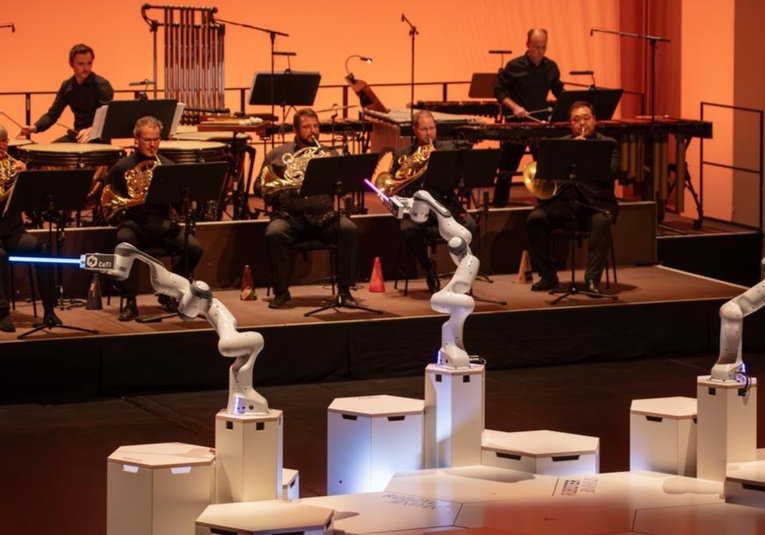 Puede un robot sustituir a un director de orquesta puede-un-robot-sustituir-a-un-director-de-orquesta-093722-093729.jpg
