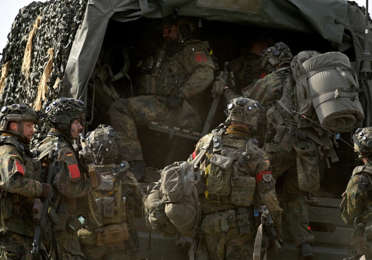 Reuters: La OTAN pedirá 40.000 soldados a Alemania para su defensa reuters-la-otan-pedir-40-000-soldados-a-alemania-para-su-defensa-142449-142504.jpg